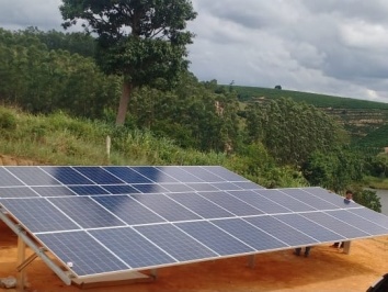 Sistema fotovoltaico fixação em solo